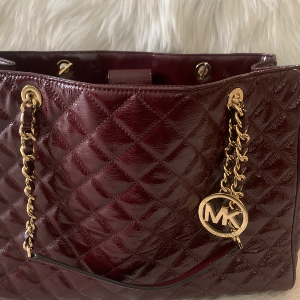 Michael Kors Medium Tote - Picture 4 of 9